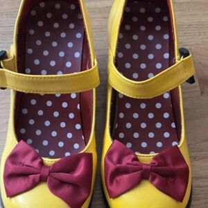 Yellow Women's Minnie Mouse Shoes with Red Bow Size 6 (Minnie Mouse)